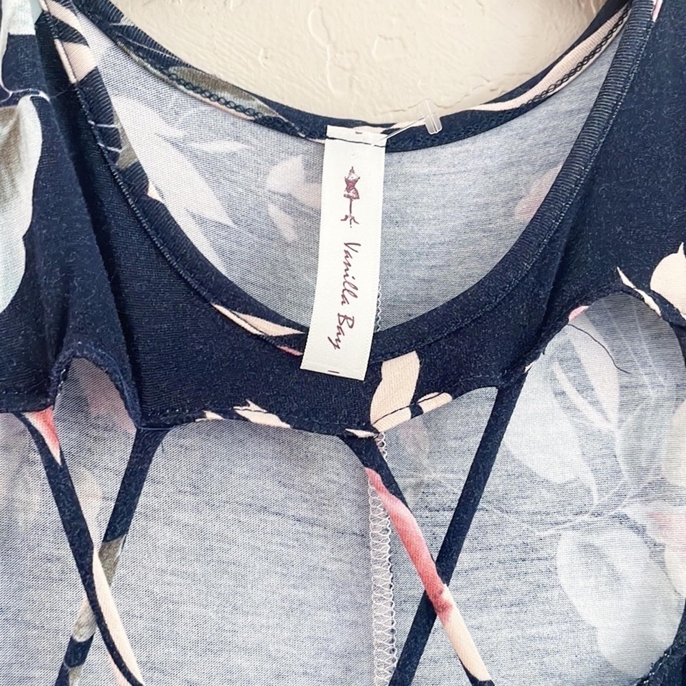 🌿Final Sale Vanilla Bay Dark Blue Floral Dress - Picture 7 of 8